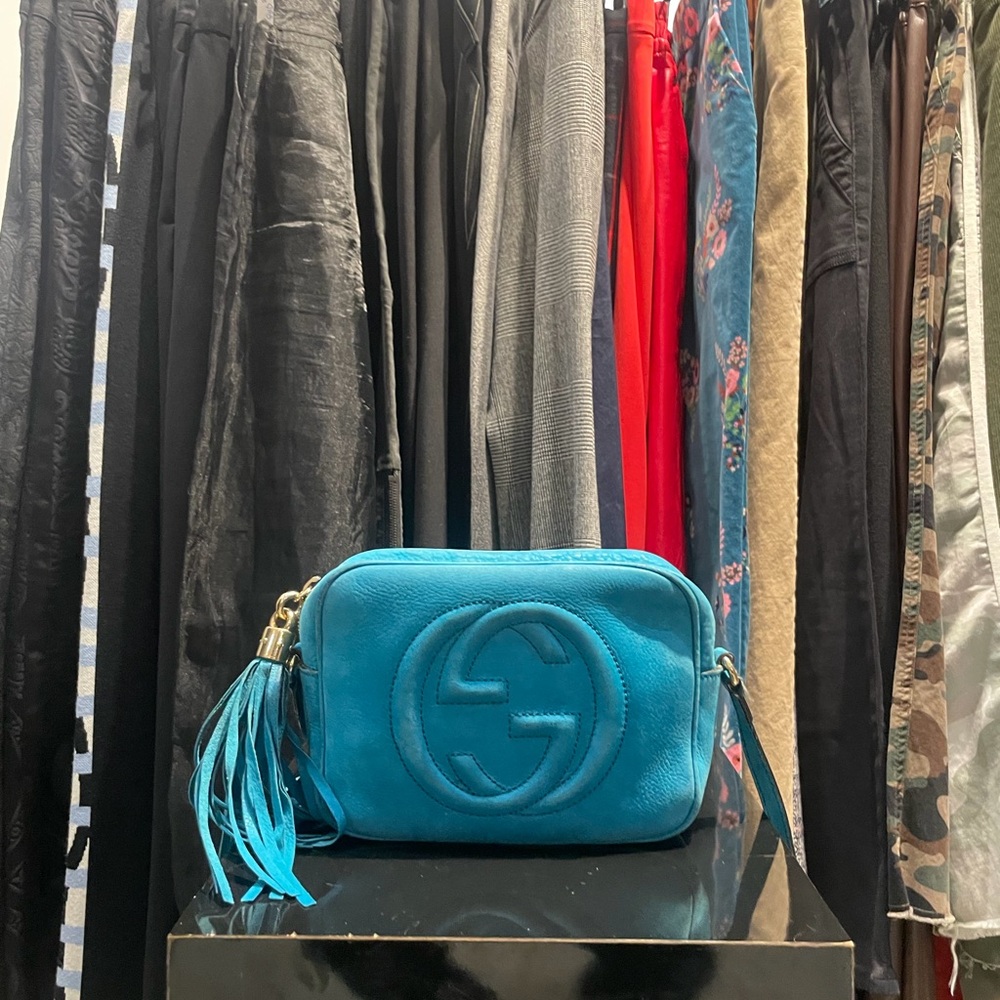 GUCCI Soho Disco Bag Blue Turquoise Pebbled Leather Tassel